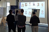 nTTP-GCT-Fellows in der Pause vor einem FlipChart