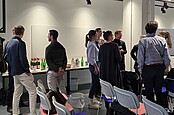 Veranstaltungsteilnehmende im Gespräch